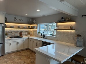Fridge, microwave, oven, stovetop - La Casita | Designer Beach House · Steps to Sand (Avila Beach)