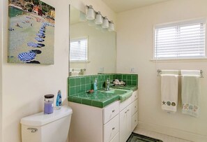 Hair dryer - La Casita | Designer Beach House · Steps to Sand (Avila Beach)