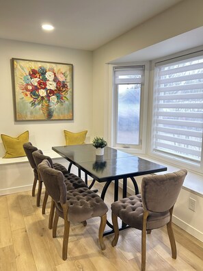 Dining - Large 4-level Split, 6 Bedrooms, 16 Beds, Nespresso, Near Fish Creek! (Calgary)