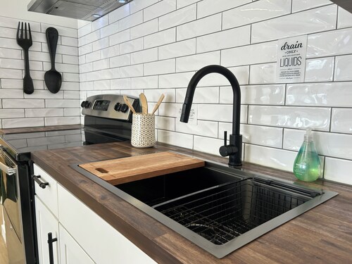 Large 4-level Split, 6 Bedrooms, 16 Beds, Nespresso, Near Fish Creek!