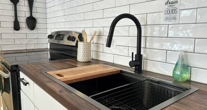 Large 4-level Split, 6 Bedrooms, 16 Beds, Nespresso, Near Fish Creek!