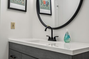 Hårføner, håndklær, såpe og sjampo