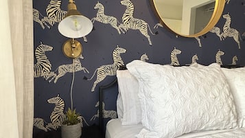 6 bedrooms, desk, iron/ironing board, travel cot