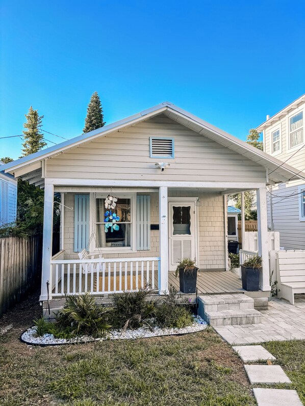 Exterior - Walk to Night of Lights, Historic Home, Pets OK, Free Parking, Porch (St. Augustine)