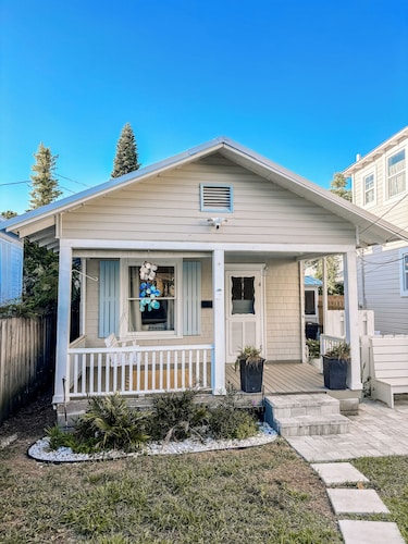 Walk to Historic District, Pets OK, Free Parking, Porch, Laundry, and Patio