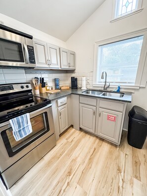 Fridge, microwave, oven, stovetop - Walk to Night of Lights, Historic Home, Pets OK, Free Parking, Porch (St. Augustine)