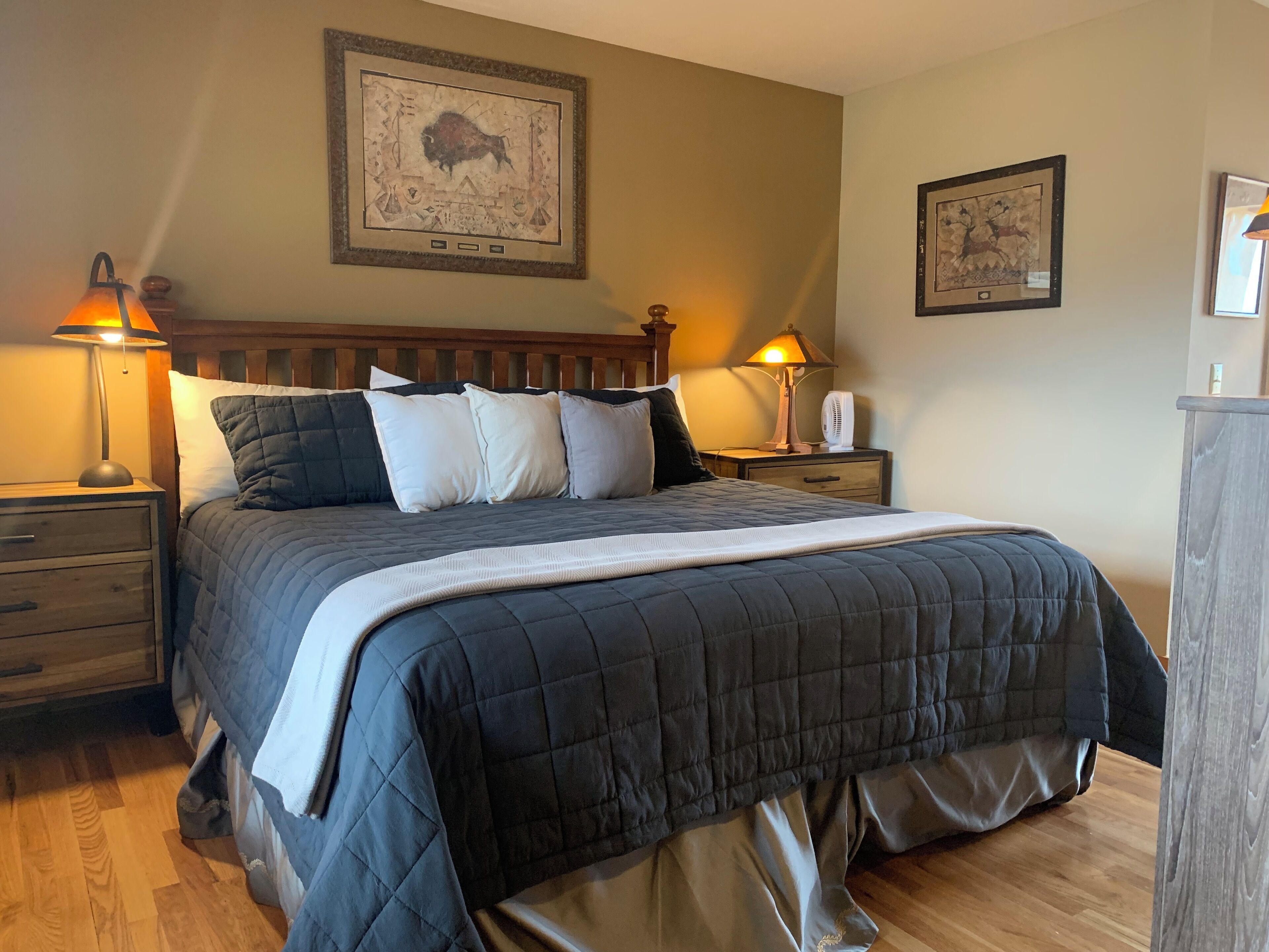 4 bedrooms, desk, iron/ironing board, WiFi (free)