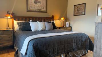 4 bedrooms, desk, iron/ironing board, WiFi (free)