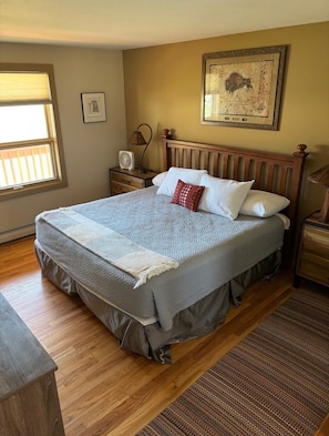 4 bedrooms, desk, iron/ironing board, free WiFi
