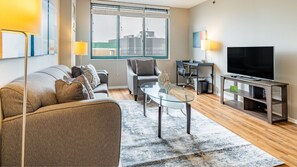 舒適公寓, 1 張加大雙人床和 1 張沙發床, 廚房 | 起居區 | 電視