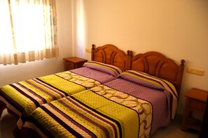 3 bedrooms, iron/ironing board, bed sheets