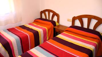 3 chambres, fer et planche Ă repasser, draps fournis