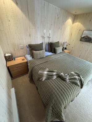 3 bedrooms, iron/ironing board, free WiFi, bed sheets - Beautiful End Unit Townhome Short Walk to Slopes at Ski Resort with Large Deck, Views, Grill, Wifi (Durango)