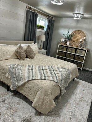 5 bedrooms, WiFi, bed sheets