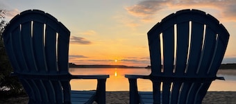 Harwich 4BR & 2BA Fall Getaway—Private Sandy Beach & Bike Path Access