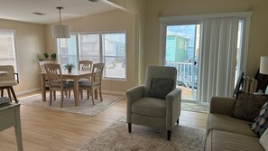 TV, video games, ping pong, books - Adorable 2 bedroom 2 bath beach house (Jensen Beach)