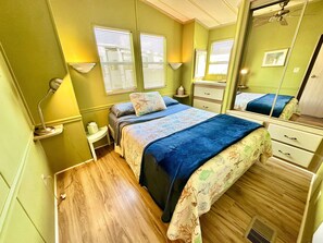 2 عدّة غرف نوم وواي فاي مجانًا وملاءات أسرّة