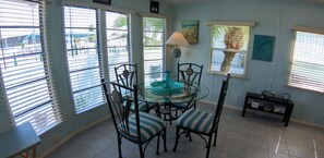 Dining - Adorable 1 bedroom 1 bath beach bungalow (Jensen Beach)