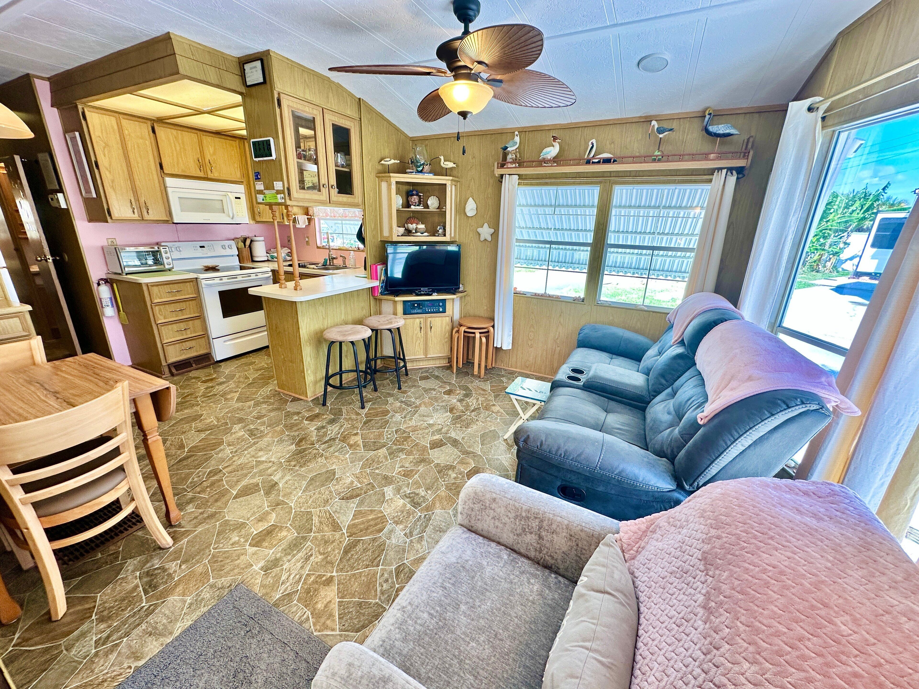 Smart-TV, videospill, bordtennis og bøker