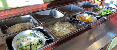 Desayuno buffet diario (JPY 1000 por persona)