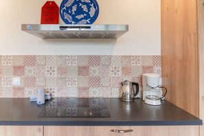 冷蔵庫、電子レンジ、オーブン、食器洗い機