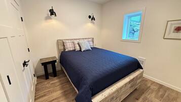 2 bedrooms, desk, iron/ironing board, WiFi