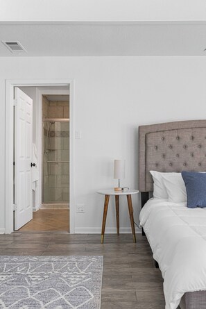 4 室のベッドルーム、アイロン / アイロン台、旅行用ベビーベッド、WiFi (無料)