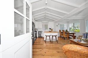 Interior - Victoria Beach Getaway (Laguna Beach)