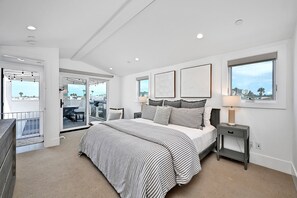 3 slaapkamers, een strijkplank/strijkijzer, internet, beddengoed