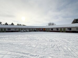 Exterior - The Trail Inn - Newberry, MI - 13467 M-28 (Newberry)