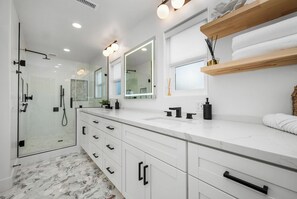 Shower, hair dryer, towels - 3 story Home with Rooftop Across from Ocean (Newport Beach)