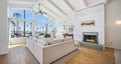 Oceanfront Home: Perfect for Large Groups/Families