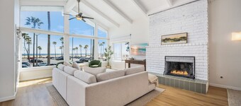 Oceanfront Home: Perfect for Large Groups/Families