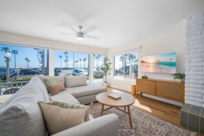 Smart TV, fireplace - Oceanfront Home: Perfect for Large Groups/Families (Newport Beach)
