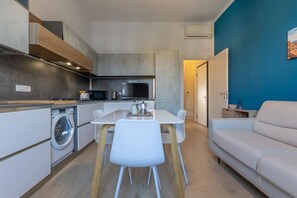 Interior - GuestHost - Cozy apartment located near the Sant'Orsola Hospital in Bologna and the San Vitale station, in a quiet residential neighborhood. Located a short distance from Via Massarenti, the city's vital artery full of useful services, it also guarantees (Bologna)