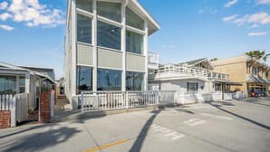 Unclassified image, 3 of 55, button - Prime Oceanfront Location: with Direct Beach Access (Newport Beach)