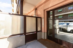 Exterior detail - Cozy 50 sqm apartment, for 4 people, located on the ground floor of a modern building on the bank of the Arno river. Not far from the historic center and well served by public transport, the apartment is located in a quiet and green residential area.The  (Firenze)
