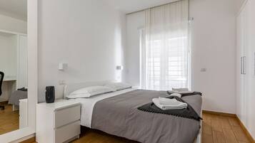 1 Schlafzimmer, BĂŒgeleisen/BĂŒgelbrett, WLAN, BettwĂ€sche