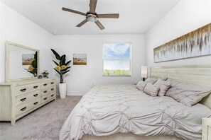 3 bedrooms, desk, iron/ironing board, free WiFi
