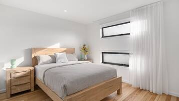 3 bedrooms, desk, iron/ironing board, WiFi