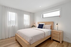 3 habitaciones, escritorio, tabla de planchar con plancha y wifi 