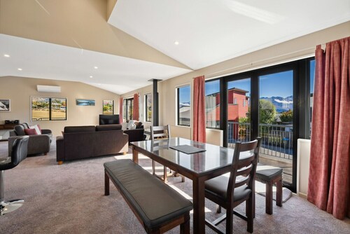 King of the Hill | Spacious & Family Friendly