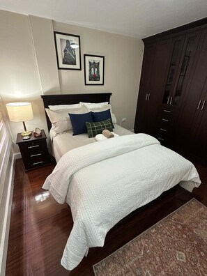 3 bedrooms, desk, iron/ironing board, free WiFi