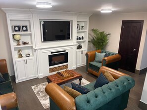 TV connectée, cheminée, espaces bureaux