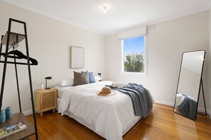 4 bedrooms, desk, iron/ironing board, free WiFi