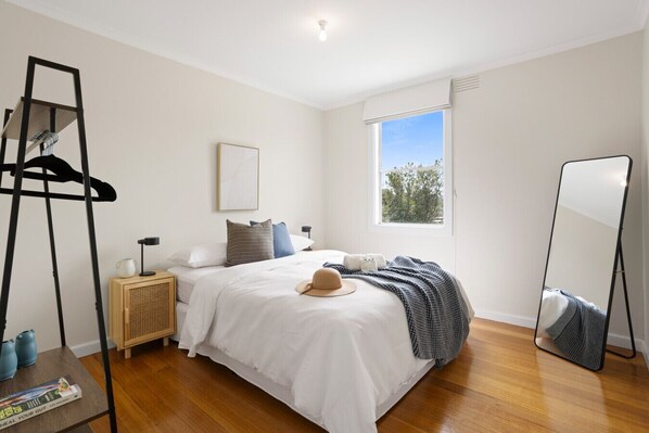 4 bedrooms, desk, iron/ironing board, free WiFi