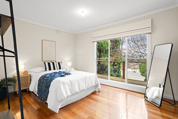 4 bedrooms, desk, iron/ironing board, free WiFi