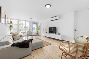 TV - Dreamy 2BR Condado Beachfront Apartment (San Juan)
