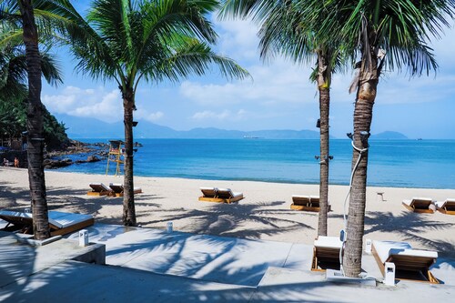 Bounce Beach Hotel & Tien Sa Resort 