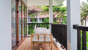 Deluxe Bungalow, Ocean View | Terrace/patio